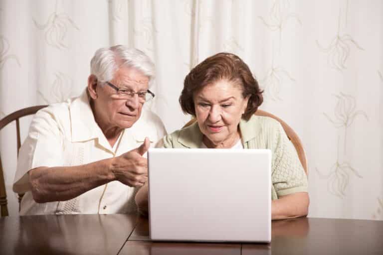Senior-couple-looking-at-laptop